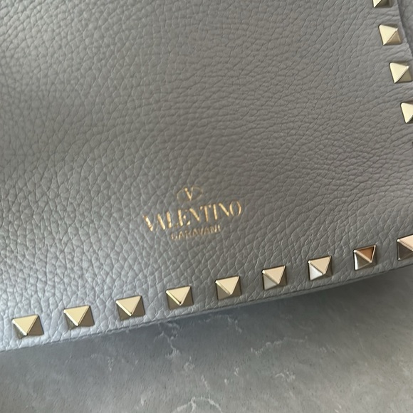 Valentino Rockstud grey flip lock crossbody messenger bag with dust bag - Picture 3 of 12